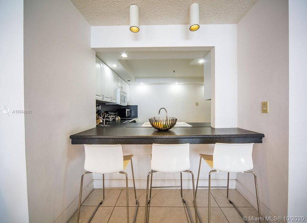 Recently Sold: $585,000 (2 beds, 2 baths, 1435 Square Feet)