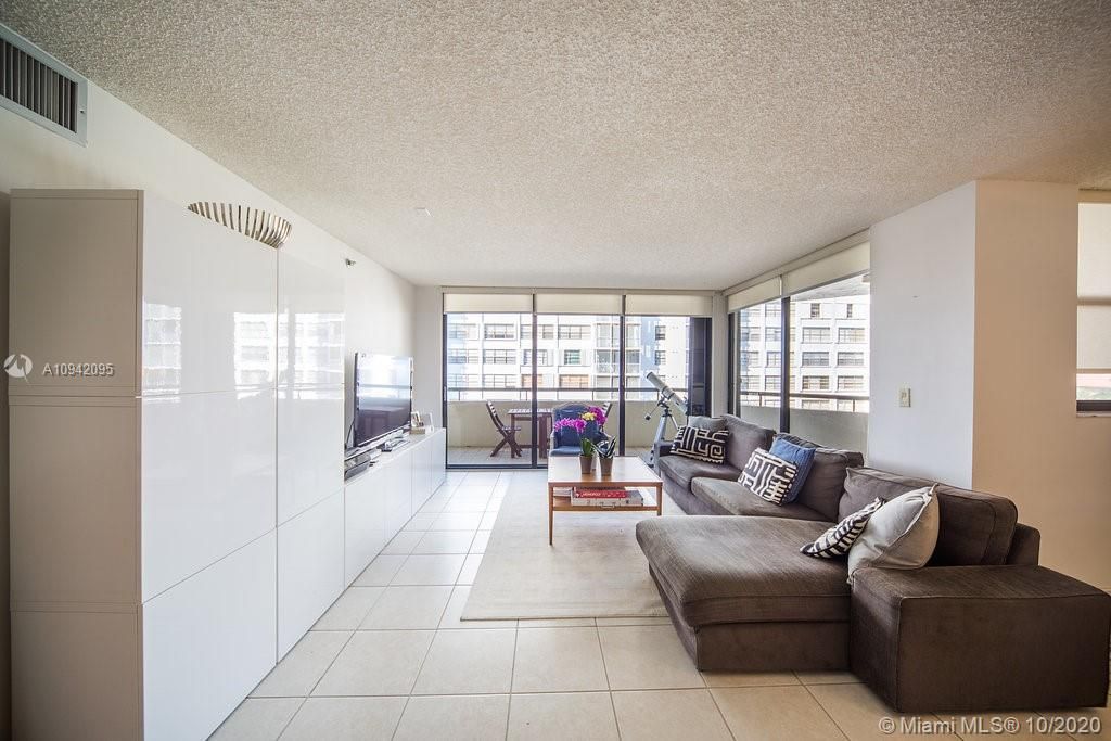 Recently Sold: $585,000 (2 beds, 2 baths, 1435 Square Feet)