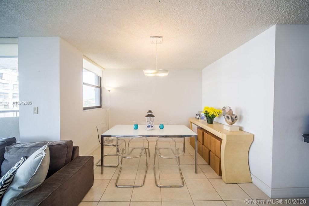 Recently Sold: $585,000 (2 beds, 2 baths, 1435 Square Feet)