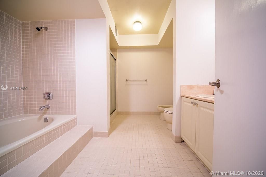 Recently Sold: $585,000 (2 beds, 2 baths, 1435 Square Feet)