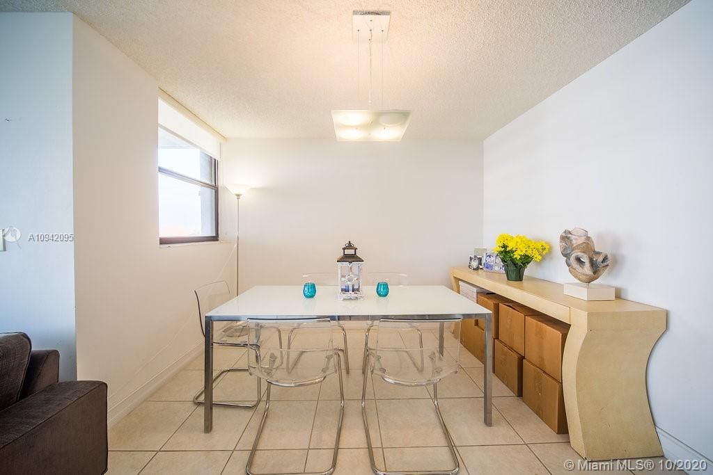 Recently Sold: $585,000 (2 beds, 2 baths, 1435 Square Feet)