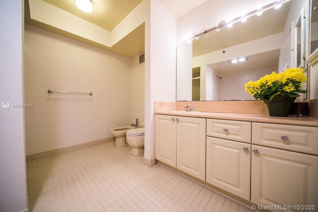 Recently Sold: $585,000 (2 beds, 2 baths, 1435 Square Feet)