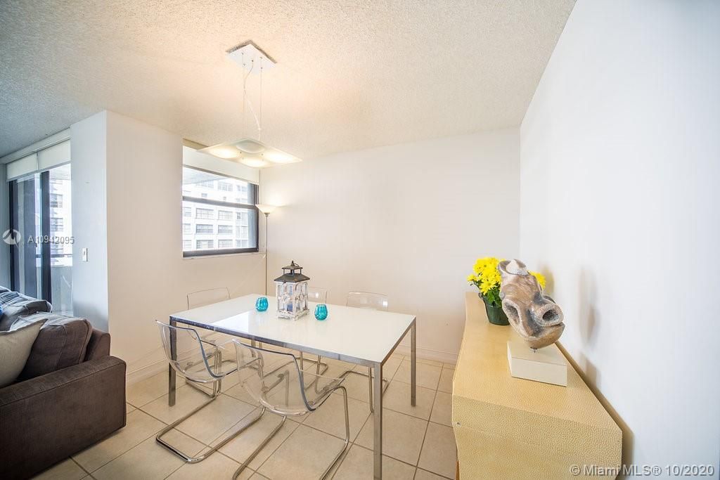 Recently Sold: $585,000 (2 beds, 2 baths, 1435 Square Feet)