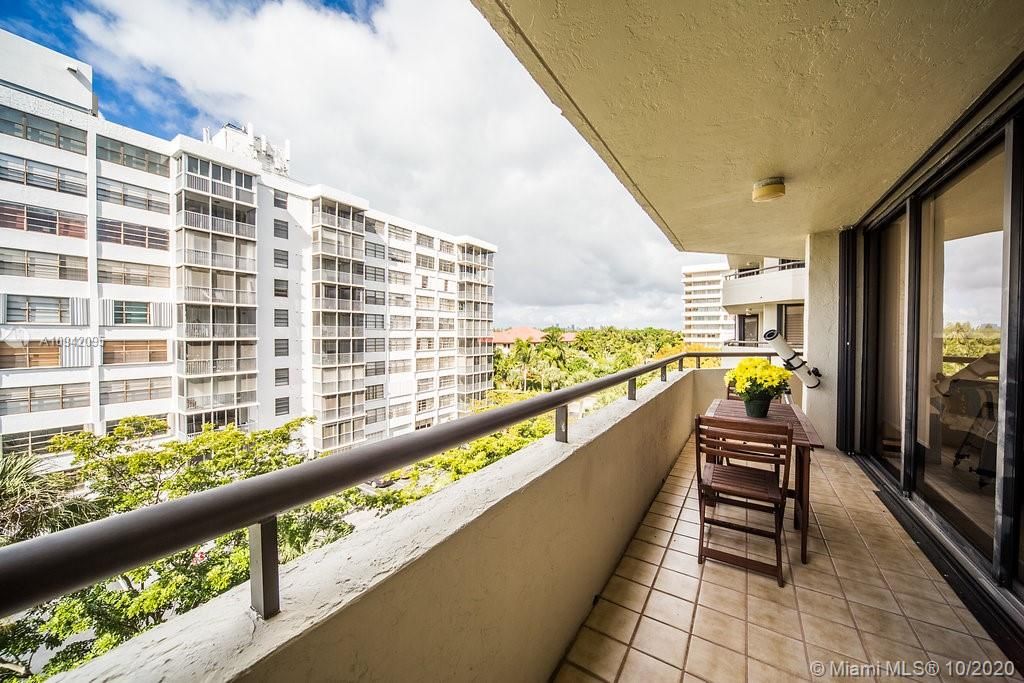 Recently Sold: $585,000 (2 beds, 2 baths, 1435 Square Feet)
