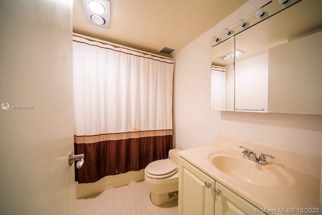 Recently Sold: $585,000 (2 beds, 2 baths, 1435 Square Feet)