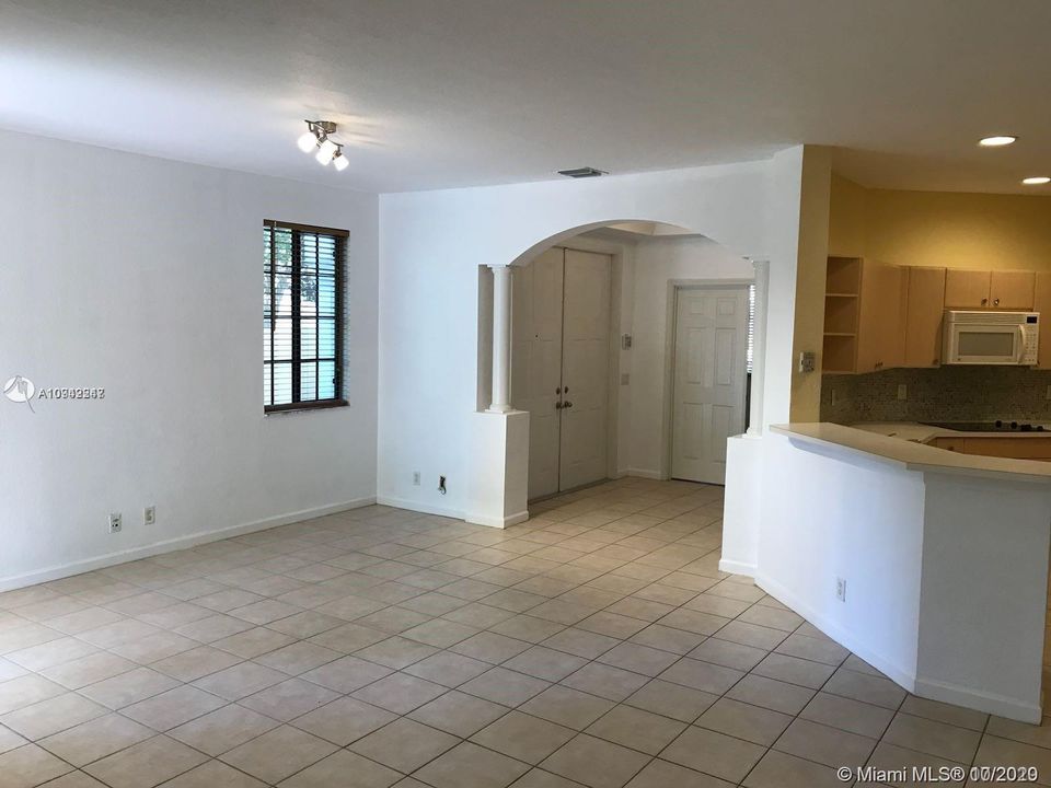 Recently Rented: $2,250 (2 beds, 2 baths, 1560 Square Feet)