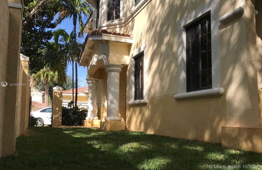 Recently Rented: $2,250 (2 beds, 2 baths, 1560 Square Feet)