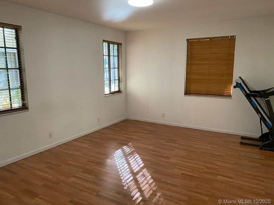 Recently Rented: $2,250 (2 beds, 2 baths, 1560 Square Feet)