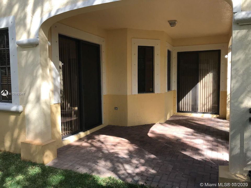 Recently Rented: $2,250 (2 beds, 2 baths, 1560 Square Feet)
