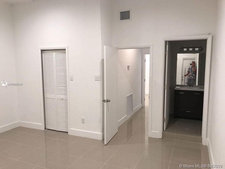 Недавно продано: $235,000 (4 спален, 2 ванн, 1320 Квадратных фут)