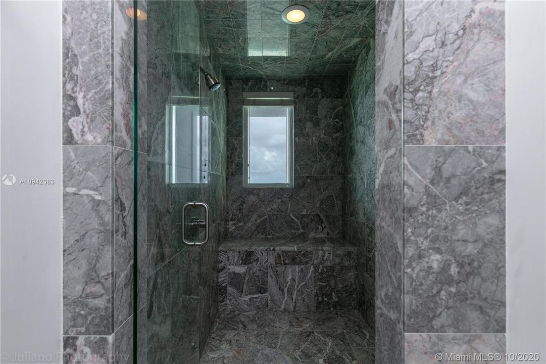 最近租的: $25,000 (4 贝兹, 6 浴室, 3735 平方英尺)