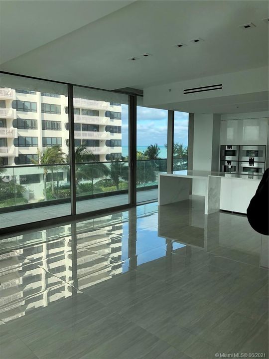Recently Sold: $2,550,000 (2 beds, 2 baths, 1805 Square Feet)
