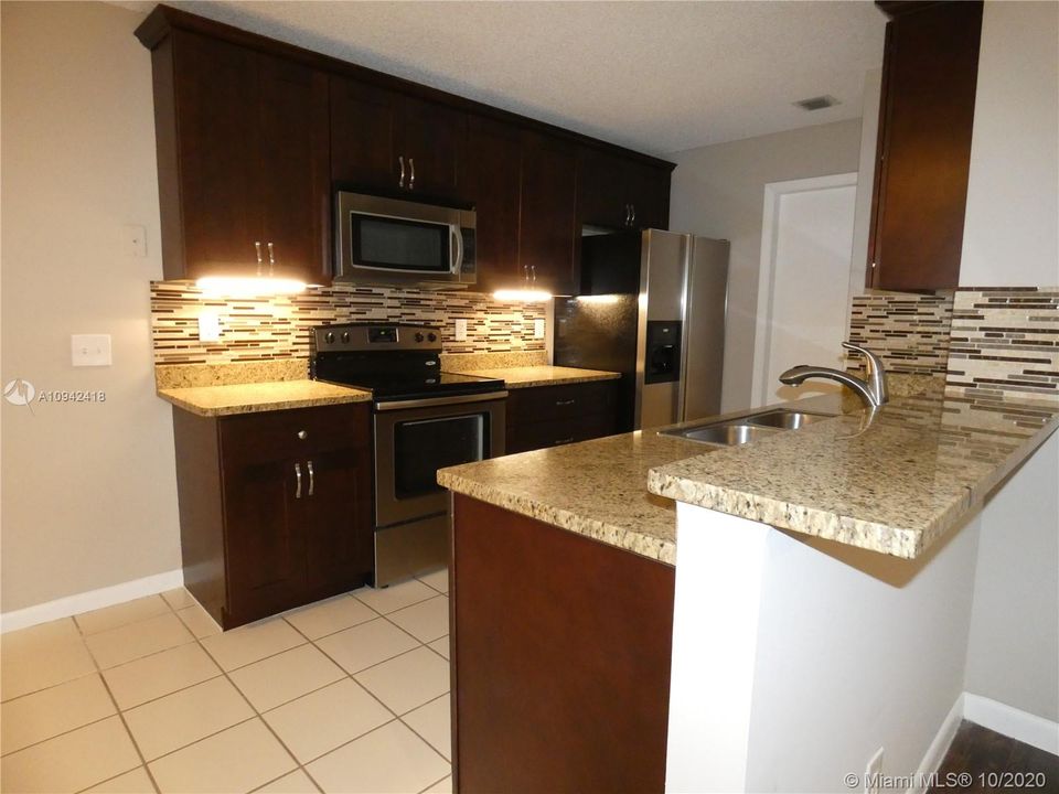 Vendido Recientemente: $354,995 (3 camas, 2 baños, 0 Pies cuadrados)
