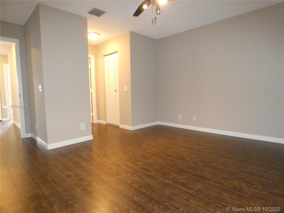 Vendido Recientemente: $354,995 (3 camas, 2 baños, 0 Pies cuadrados)