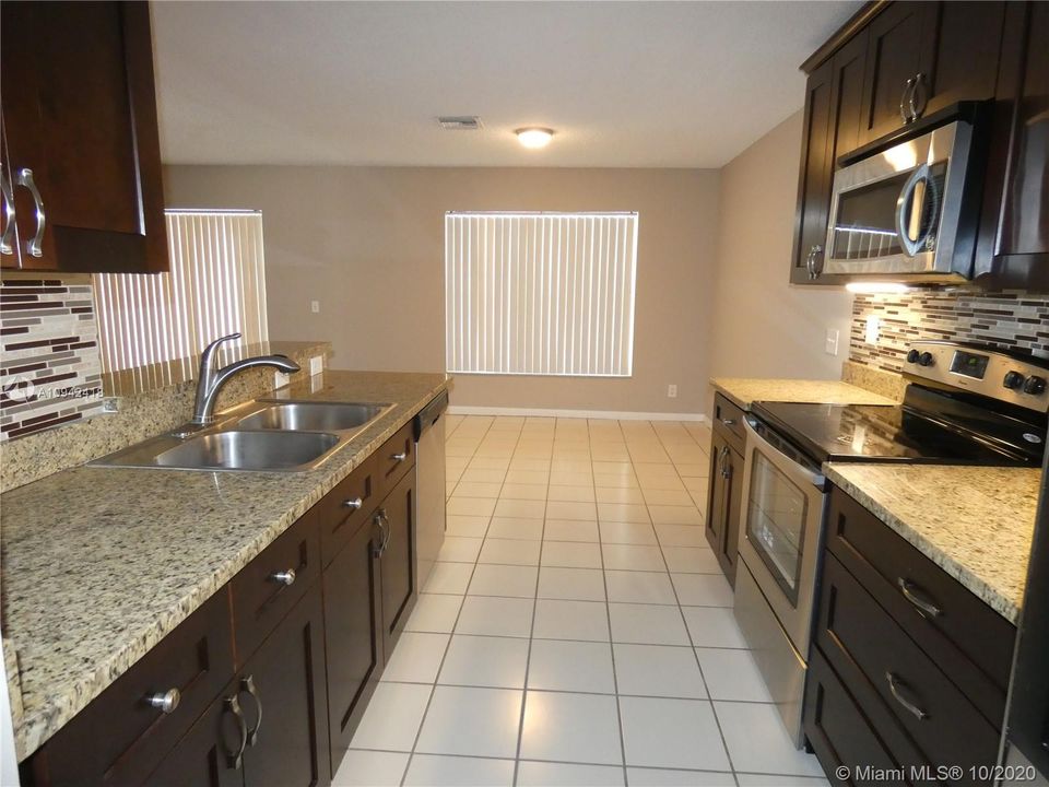 Vendido Recientemente: $354,995 (3 camas, 2 baños, 0 Pies cuadrados)