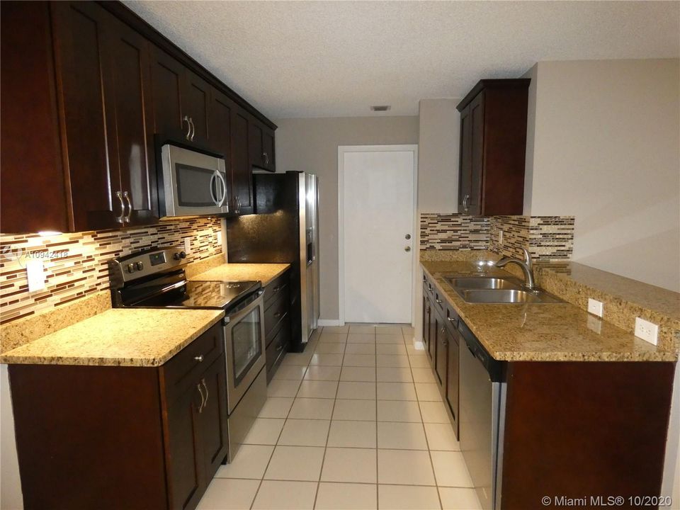 Vendido Recientemente: $354,995 (3 camas, 2 baños, 0 Pies cuadrados)