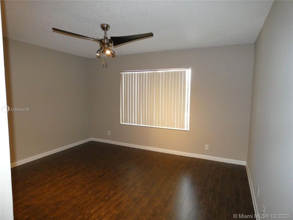Vendido Recientemente: $354,995 (3 camas, 2 baños, 0 Pies cuadrados)