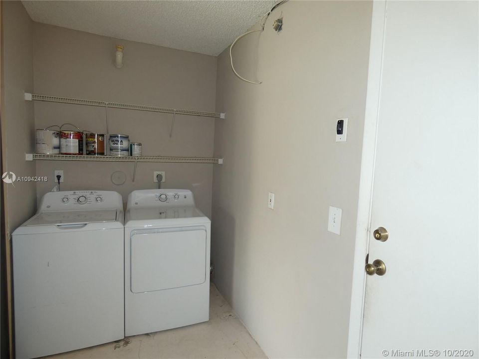 Vendido Recientemente: $354,995 (3 camas, 2 baños, 0 Pies cuadrados)