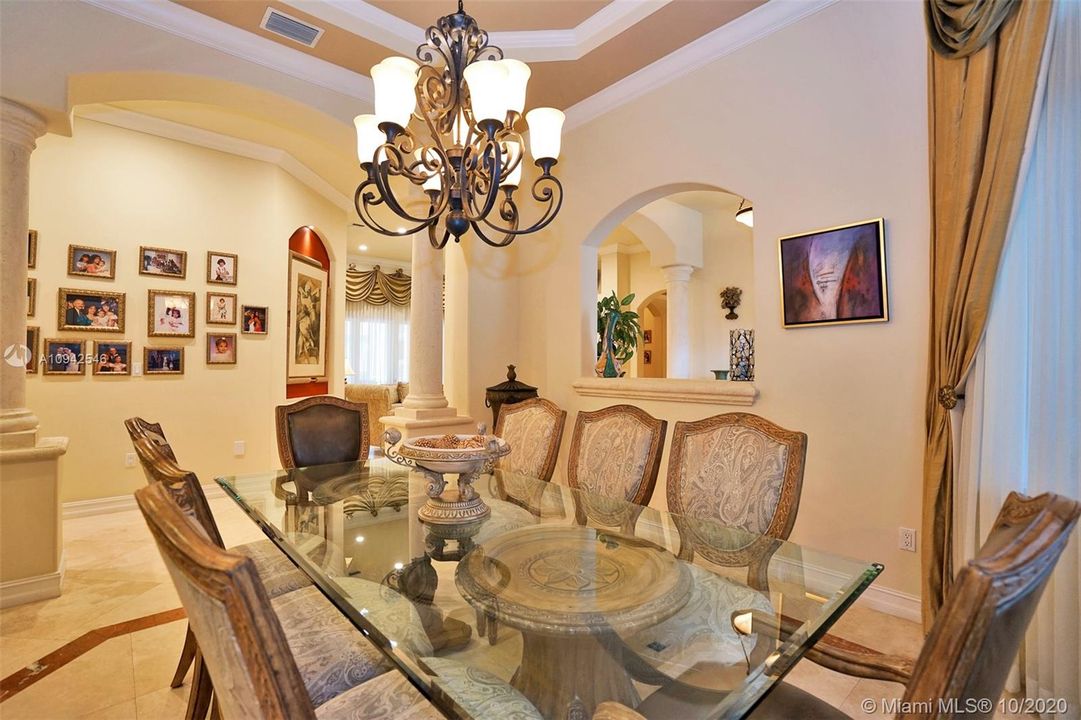 Vendido Recientemente: $1,695,000 (6 camas, 6 baños, 4473 Pies cuadrados)