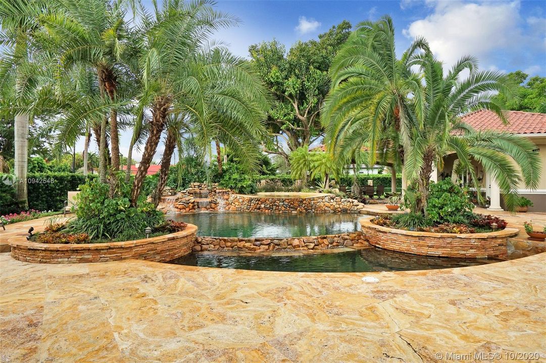 Vendido Recientemente: $1,695,000 (6 camas, 6 baños, 4473 Pies cuadrados)