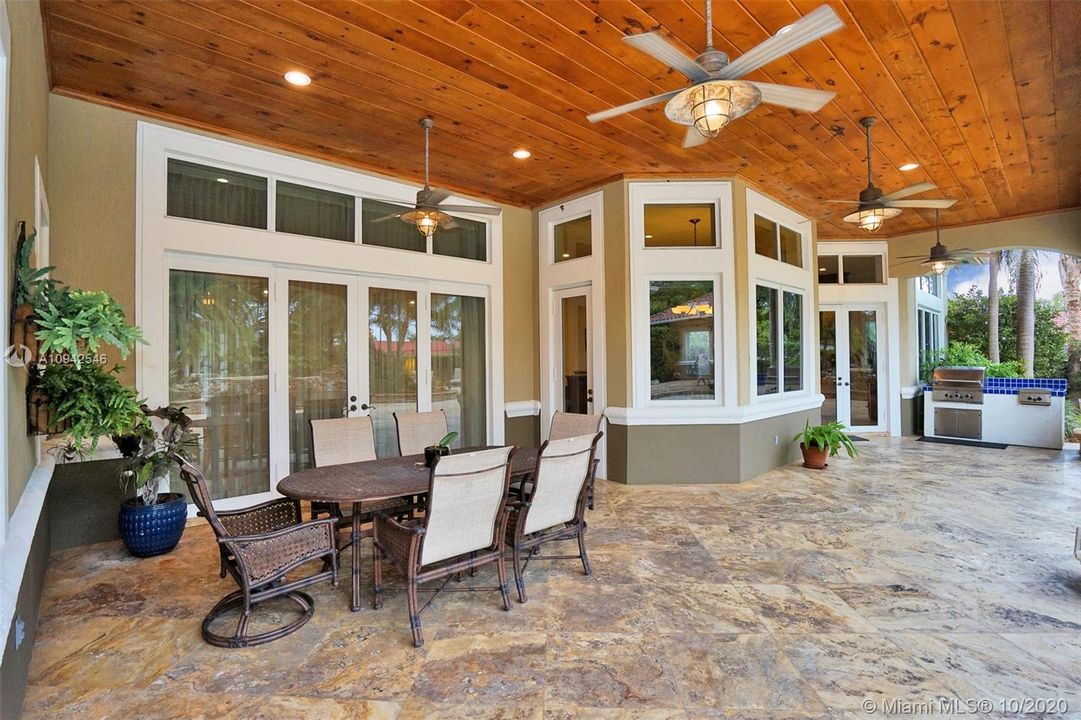 Vendido Recientemente: $1,695,000 (6 camas, 6 baños, 4473 Pies cuadrados)