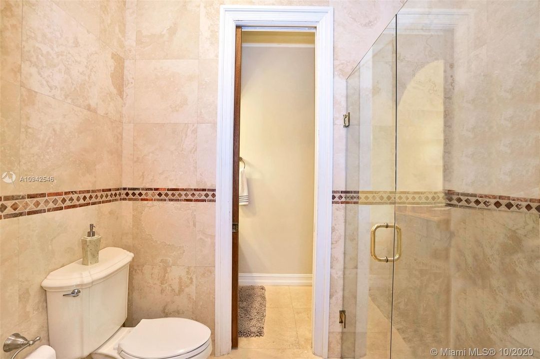 Vendido Recientemente: $1,695,000 (6 camas, 6 baños, 4473 Pies cuadrados)
