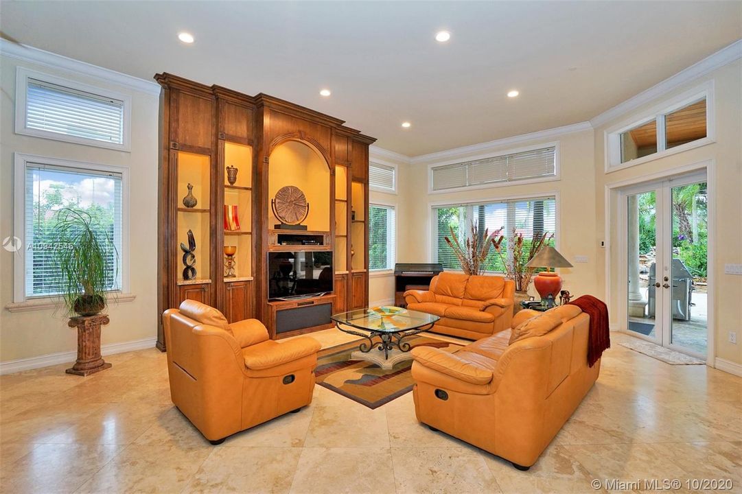 Vendido Recientemente: $1,695,000 (6 camas, 6 baños, 4473 Pies cuadrados)
