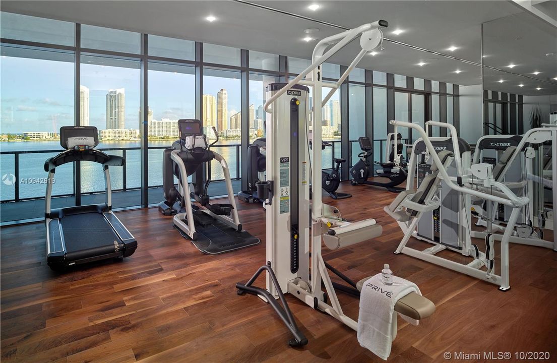 Recently Sold: $3,147,900 (4 beds, 5 baths, 3177 Square Feet)