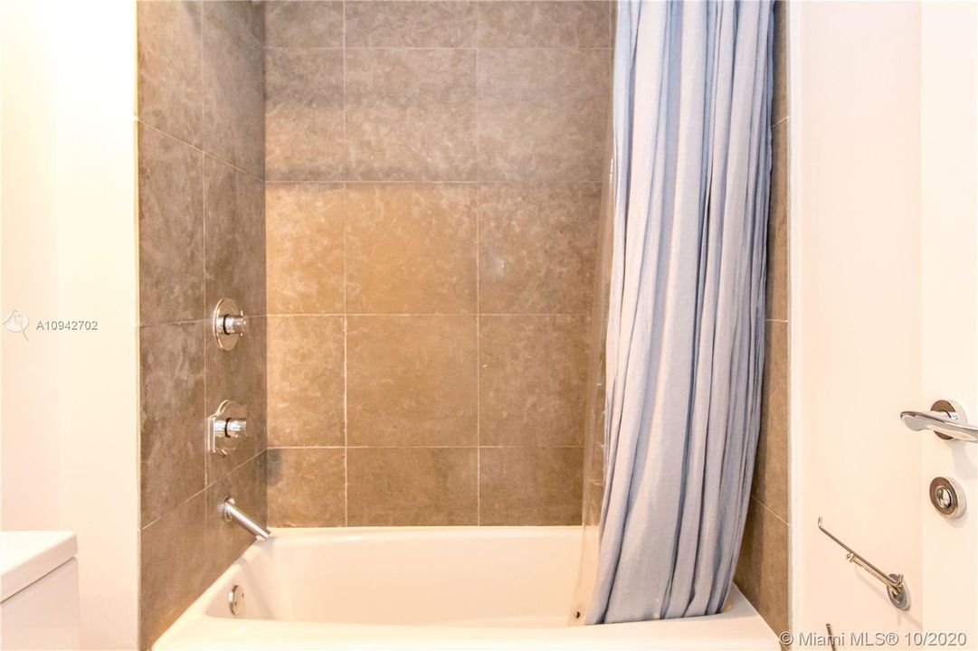 Recientemente alquilado: $9,900 (3 camas, 3 baños, 2158 Pies cuadrados)