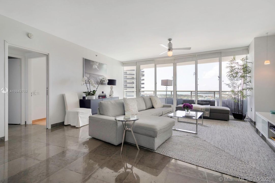 Recientemente alquilado: $9,900 (3 camas, 3 baños, 2158 Pies cuadrados)