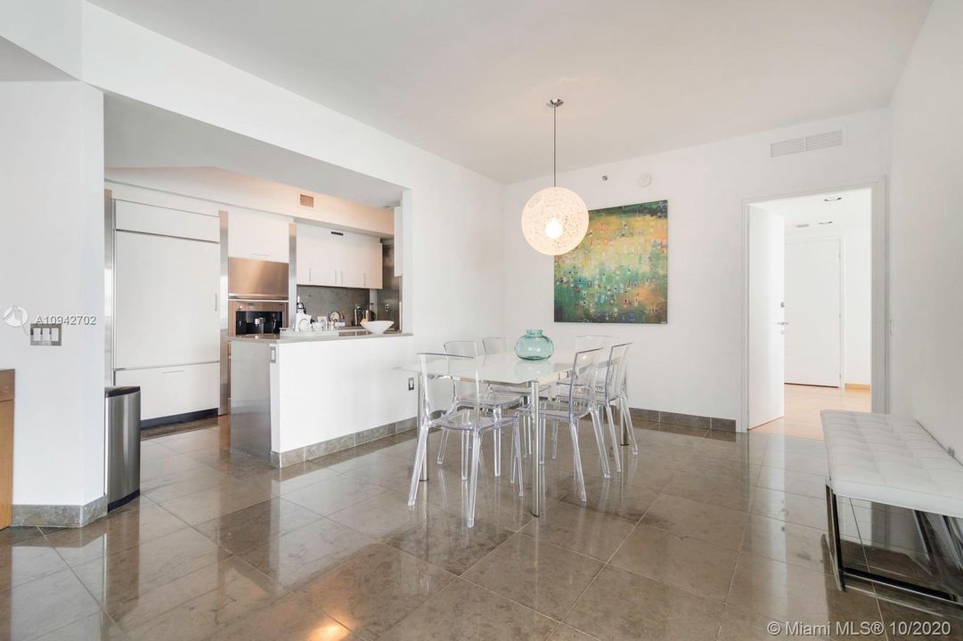 Recientemente alquilado: $9,900 (3 camas, 3 baños, 2158 Pies cuadrados)