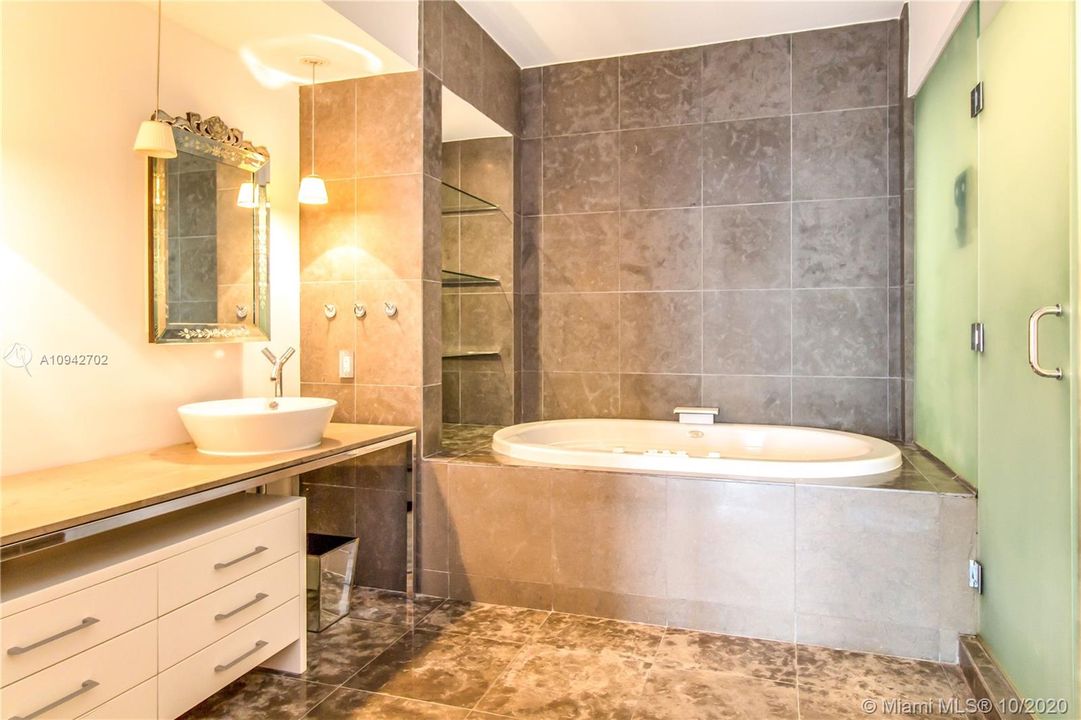 Recientemente alquilado: $9,900 (3 camas, 3 baños, 2158 Pies cuadrados)