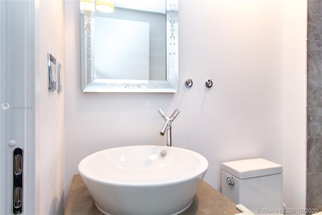 Recientemente alquilado: $9,900 (3 camas, 3 baños, 2158 Pies cuadrados)