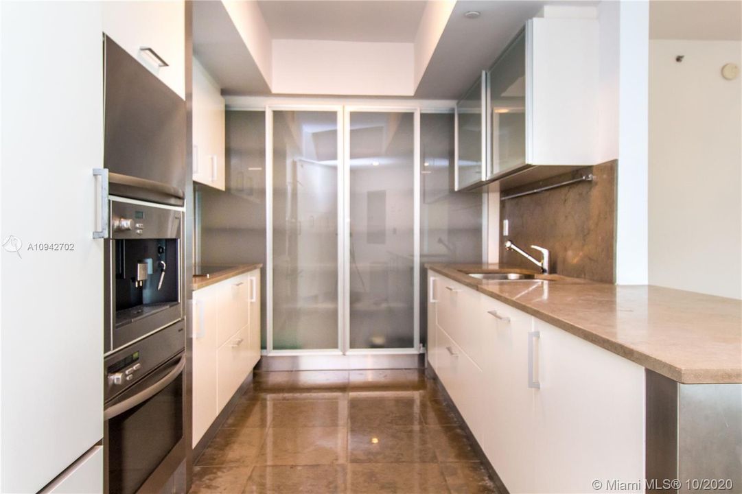 Recientemente alquilado: $9,900 (3 camas, 3 baños, 2158 Pies cuadrados)