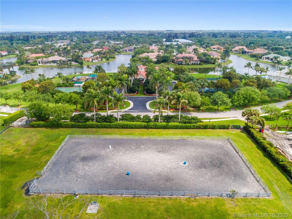 最近售出: $699,000 (1.66 acres)