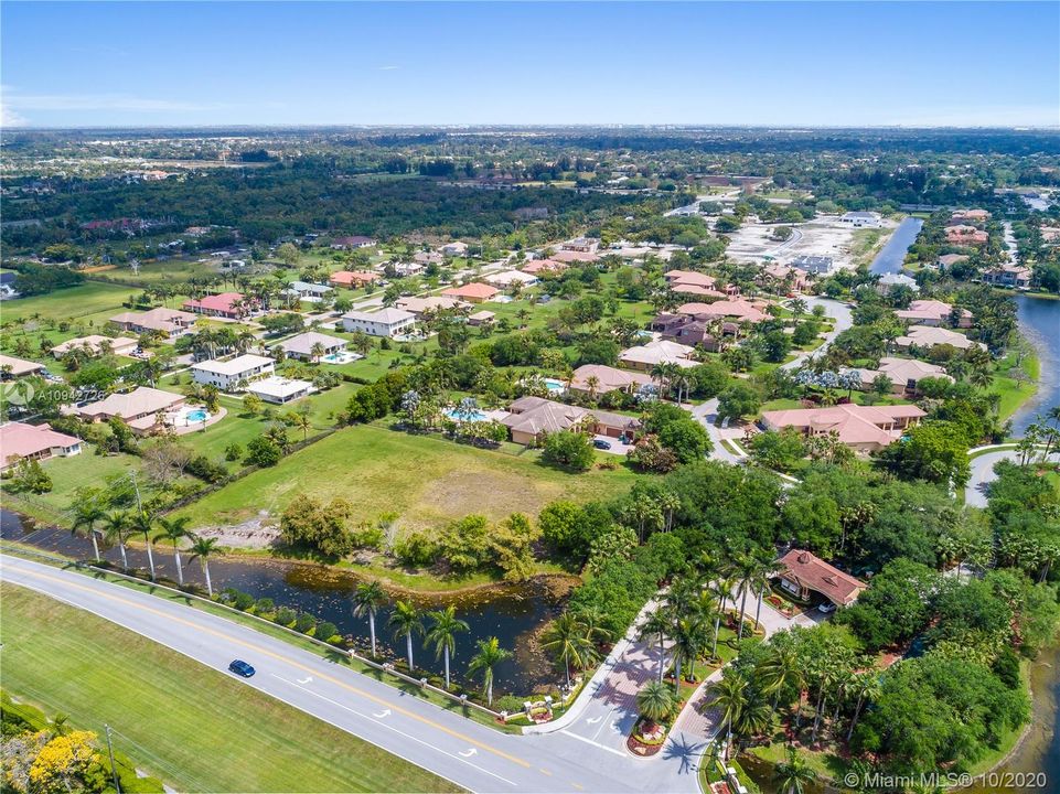 最近售出: $699,000 (1.66 acres)