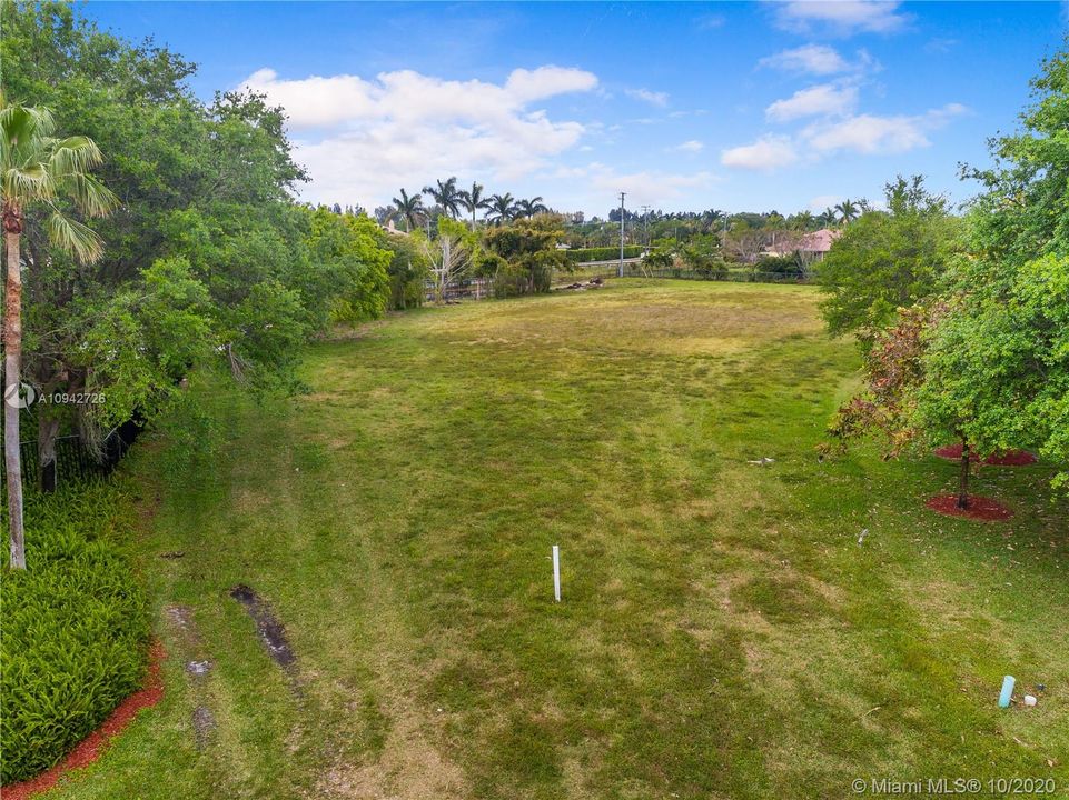 最近售出: $699,000 (1.66 acres)