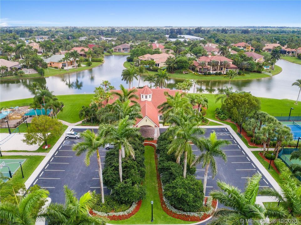 最近售出: $699,000 (1.66 acres)