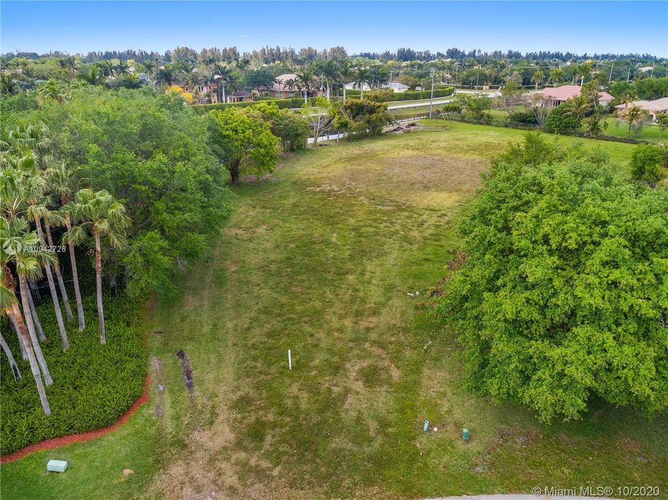 最近售出: $699,000 (1.66 acres)