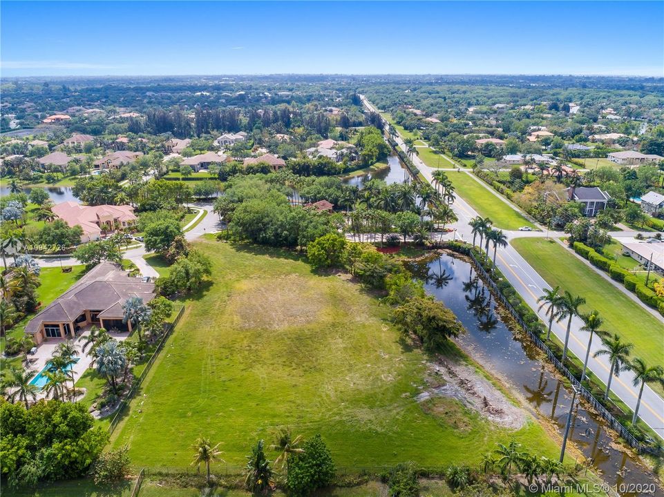 最近售出: $699,000 (1.66 acres)