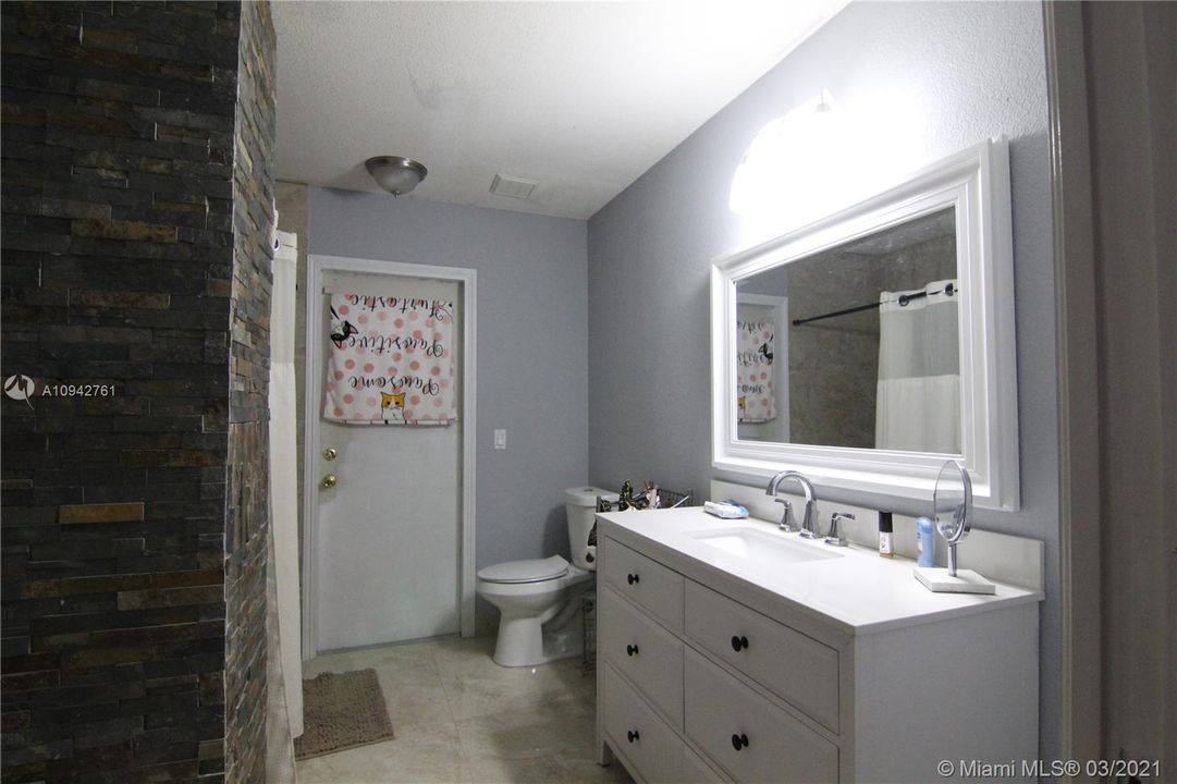 Recently Sold: $255,000 (3 beds, 2 baths, 1538 Square Feet)