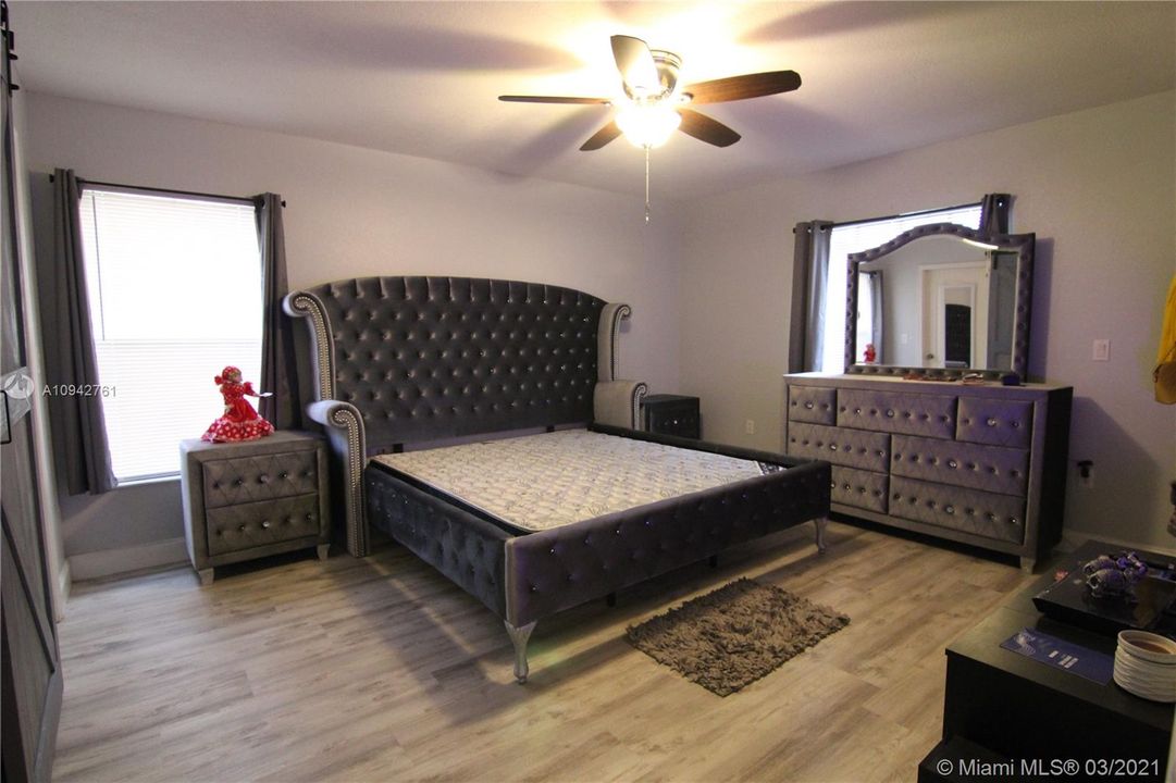 Recently Sold: $255,000 (3 beds, 2 baths, 1538 Square Feet)