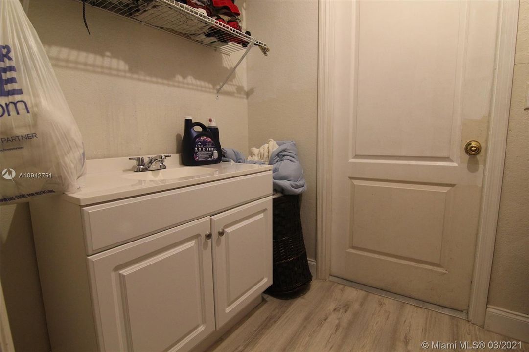 Recently Sold: $255,000 (3 beds, 2 baths, 1538 Square Feet)