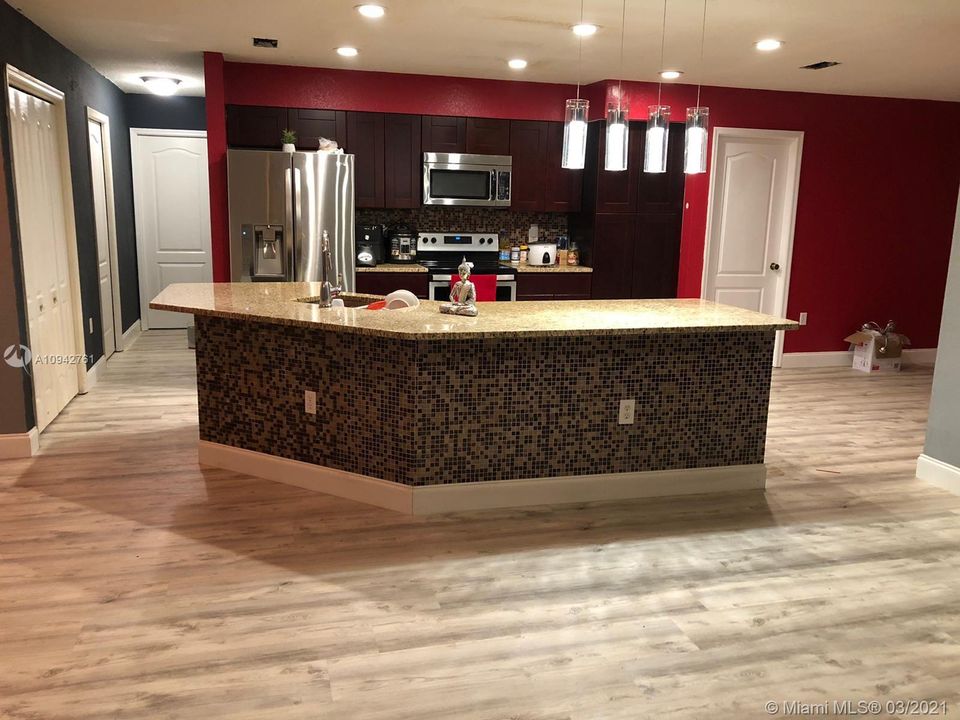 Recently Sold: $255,000 (3 beds, 2 baths, 1538 Square Feet)