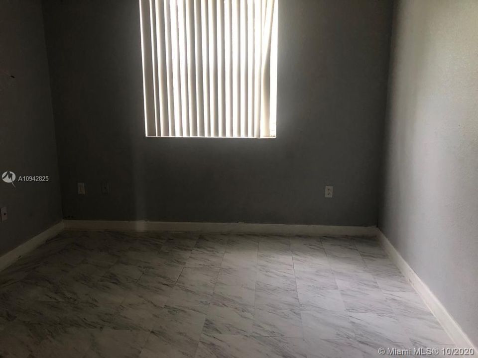 Recently Rented: $1,100 (2 beds, 2 baths, 930 Square Feet)