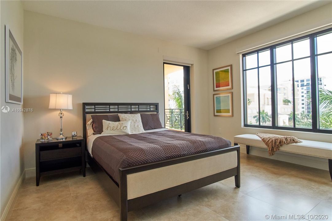 Recently Sold: $960,000 (2 beds, 2 baths, 2251 Square Feet)