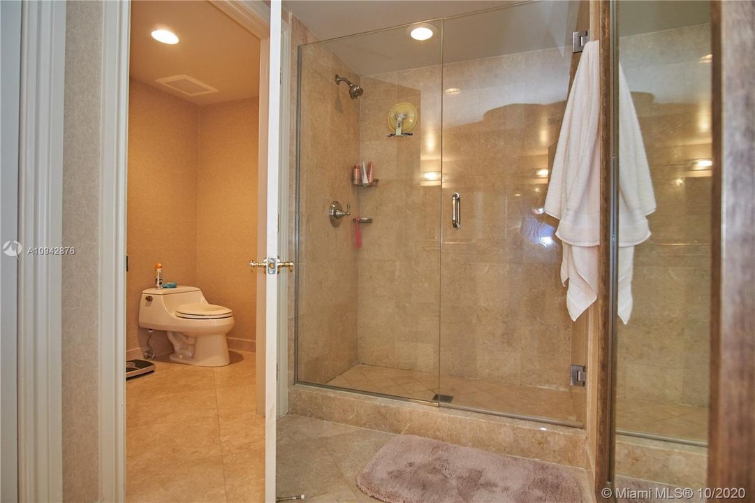 Recently Sold: $960,000 (2 beds, 2 baths, 2251 Square Feet)