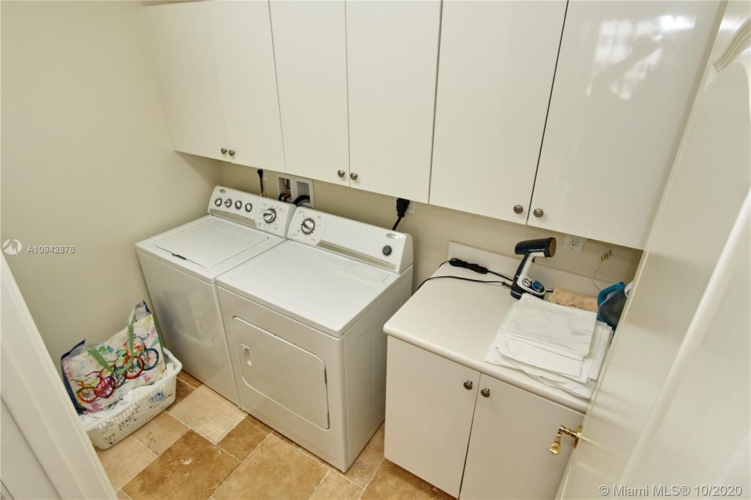 Recently Sold: $960,000 (2 beds, 2 baths, 2251 Square Feet)