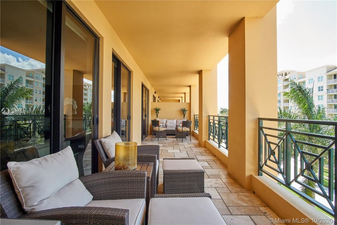 Recently Sold: $960,000 (2 beds, 2 baths, 2251 Square Feet)