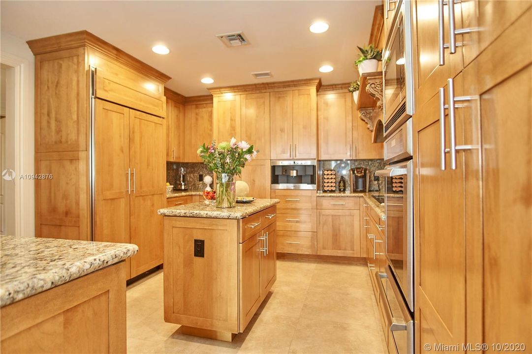 Recently Sold: $960,000 (2 beds, 2 baths, 2251 Square Feet)